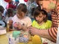 Благотворительный фонд «АиФ. Доброе сердце» провел мастер-класс по росписи пасхальных яиц в РНИМУ имени Р.И. Пирогова в Москве