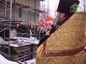 Строящийся московский собор иконы Божией Матери «Воспитание» увенчан святым крестом